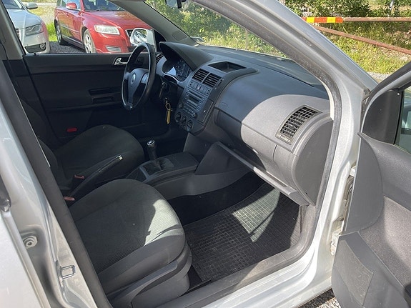 Volkswagen Polo 13 of 19