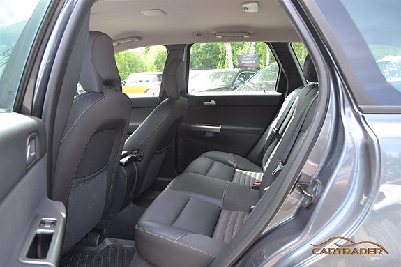 Volvo V50 10 of 14