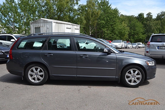 Volvo V50 4 of 5