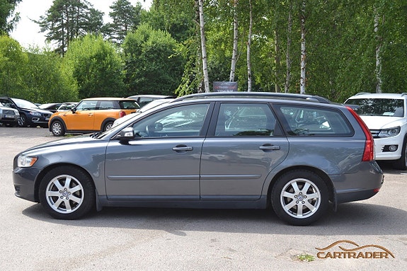 Volvo V50 3 of 5