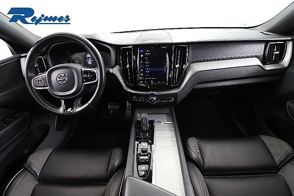 Volvo XC60 2 of 30