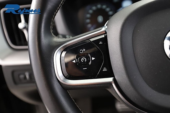 Volvo XC60 12 of 30