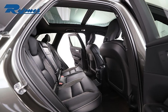Volvo XC60 8 of 30