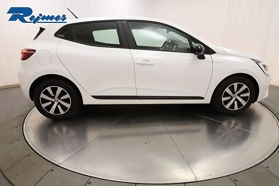 Renault Clio 23 of 26