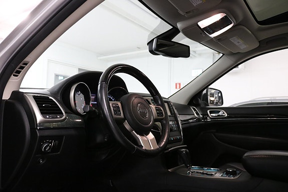 Jeep Grand Cherokee 16 of 30