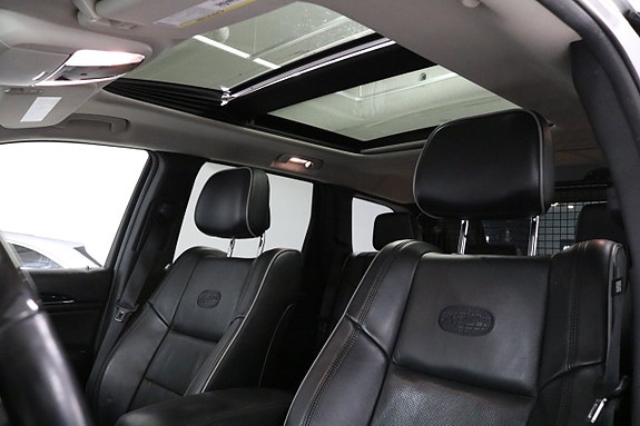 Jeep Grand Cherokee 18 of 30
