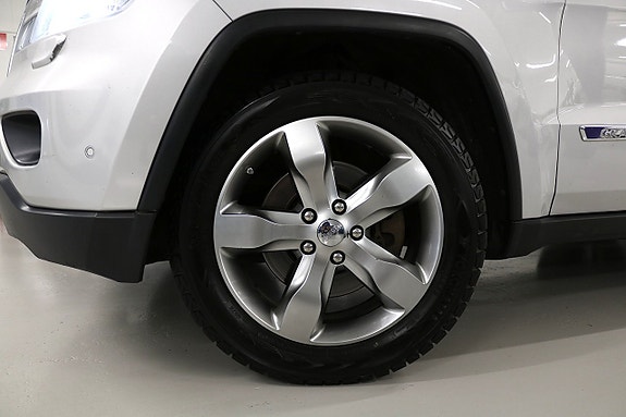 Jeep Grand Cherokee 13 of 30