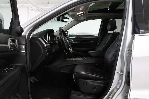 Jeep Grand Cherokee 17 of 30