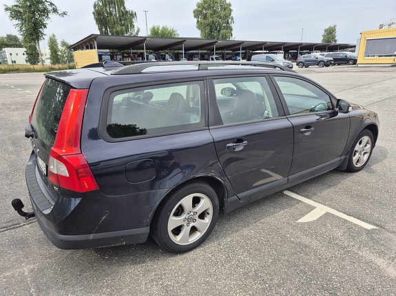 Volvo V70 2 of 5