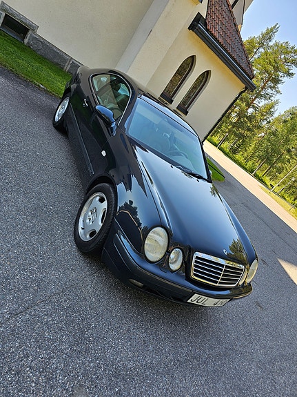 Mercedes-Benz CLK230 2 of 5