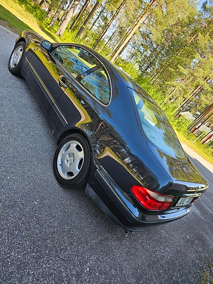 Mercedes-Benz CLK230 3 of 5