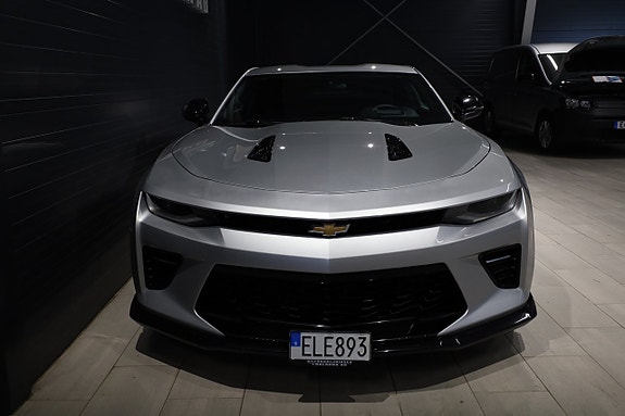 Chevrolet Camaro SS 2 of 5