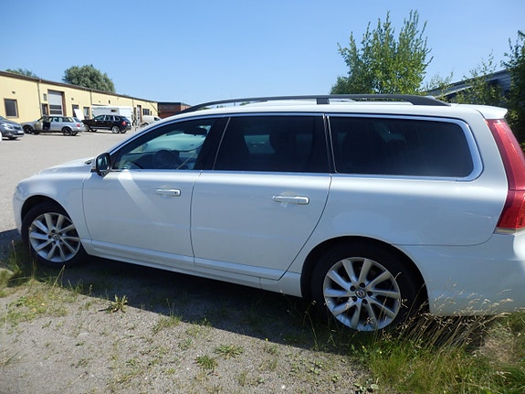 Volvo V70 2 of 5