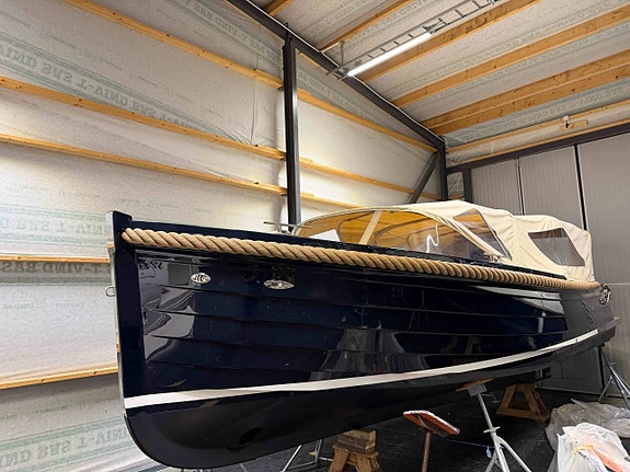 Tender Queen 28 | Hyundai 200 hk 2 of 11