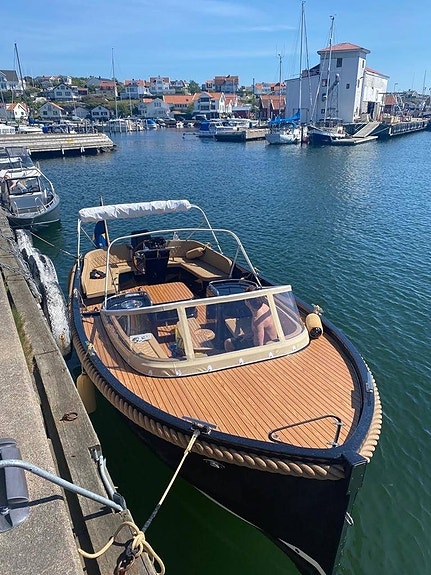 Tender Queen 28 | Hyundai 200 hk 3 of 11