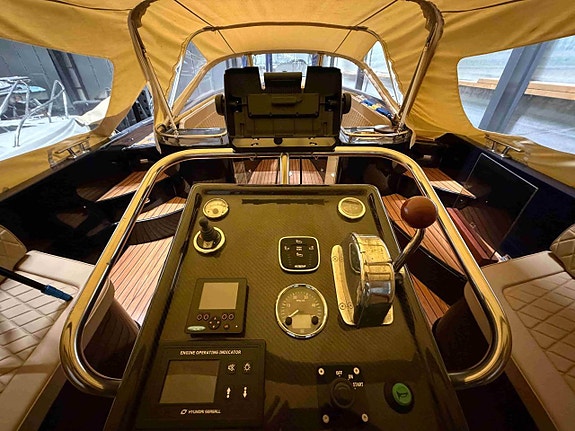 Tender Queen 28 | Hyundai 200 hk 7 of 11