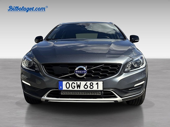 Volvo V60 Cross Country 2 of 5