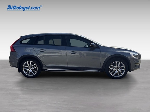 Volvo V60 Cross Country 4 of 5