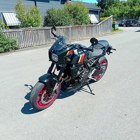 Suzuki GSX-8TT 6 of 7