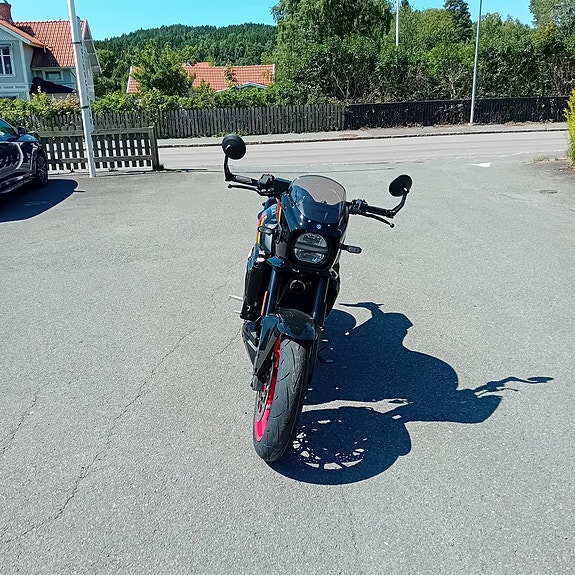 Suzuki GSX-8TT 3 of 7