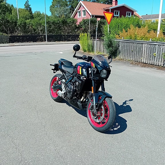 Suzuki GSX-8TT 2 of 7