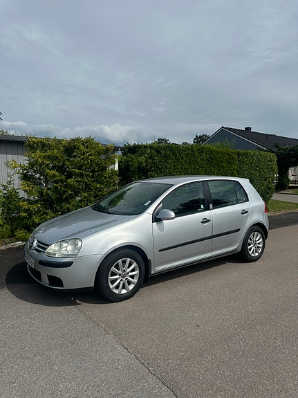 Volkswagen Golf V 2 of 5