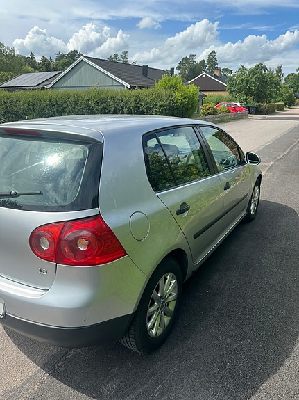 Volkswagen Golf V 5 of 5