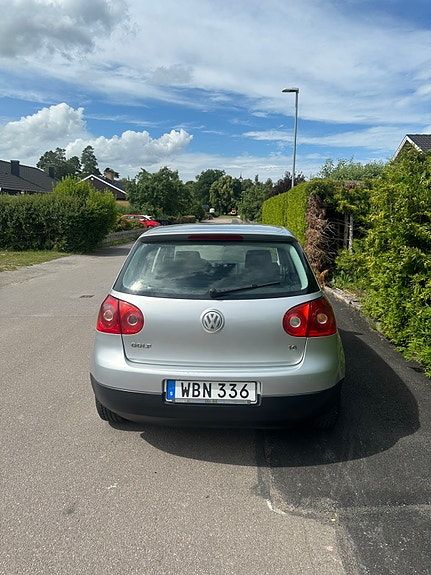 Volkswagen Golf V 4 of 5