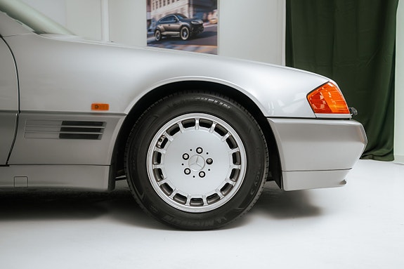 Mercedes-Benz 500 SL 7 of 16