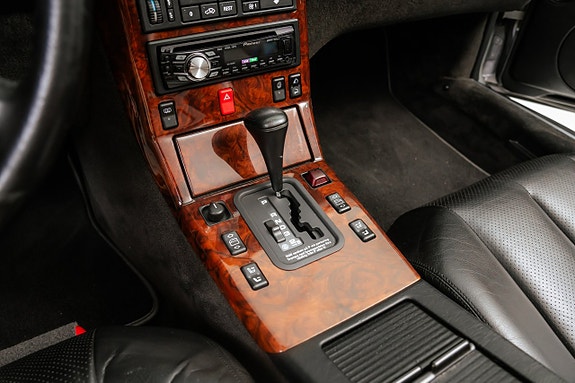 Mercedes-Benz 500 SL 13 of 16
