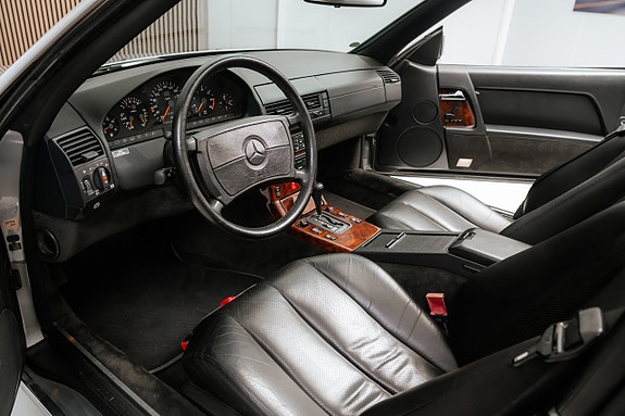 Mercedes-Benz 500 SL 11 of 16