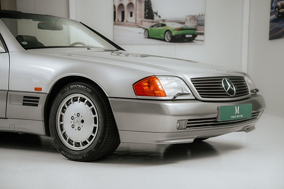 Mercedes-Benz 500 SL 2 of 5