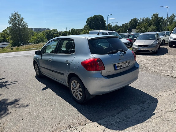 Toyota Auris 4 of 5