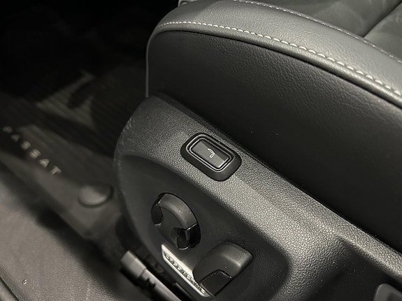 Volkswagen Passat 10 of 16