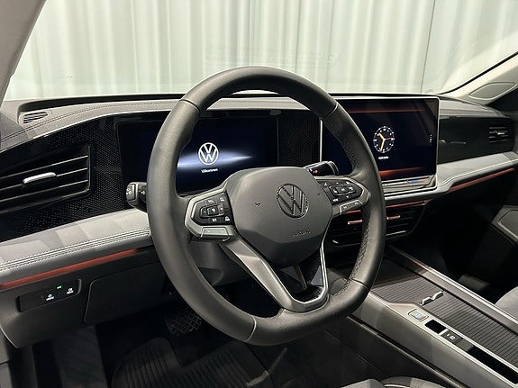 Volkswagen Passat 9 of 16