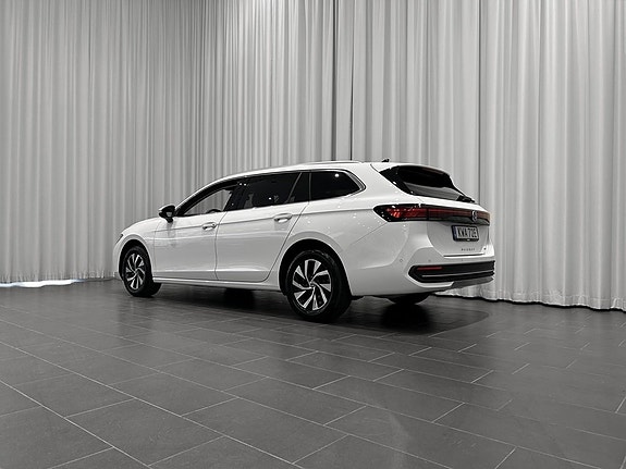 Volkswagen Passat 3 of 16