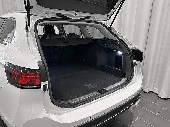 Volkswagen Passat 4 of 16