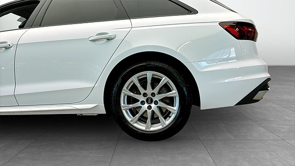 Audi A4 6 of 12