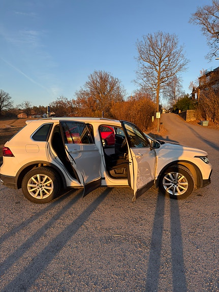 Volkswagen Tiguan 3 of 5