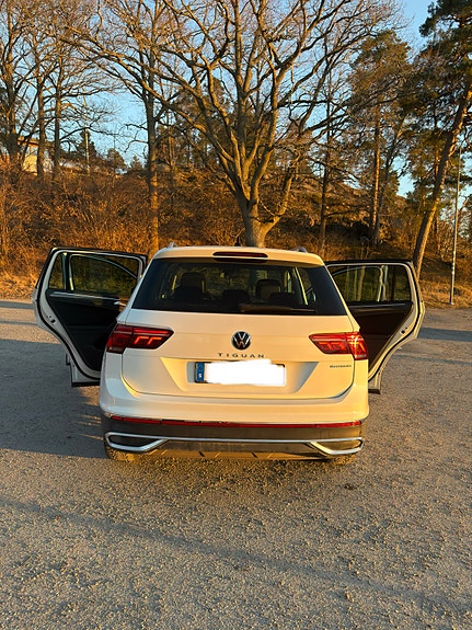 Volkswagen Tiguan 2 of 5
