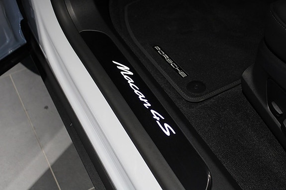 Porsche Macan 4S 10 of 25
