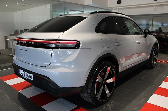 Porsche Macan 4S 6 of 25