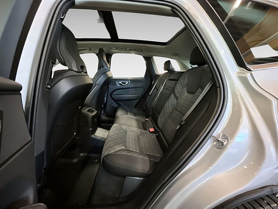Volvo XC60 10 of 16