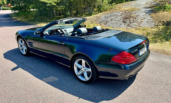 Mercedes-Benz SL500 4 of 5