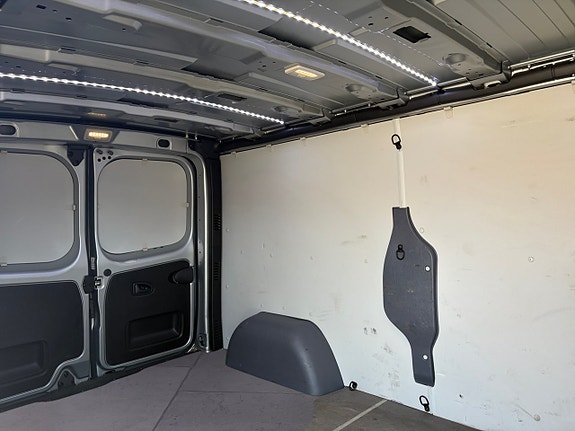 Nissan Primastar 8 of 15