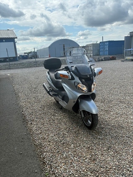 Suzuki AN650 Burgman 2 of 5