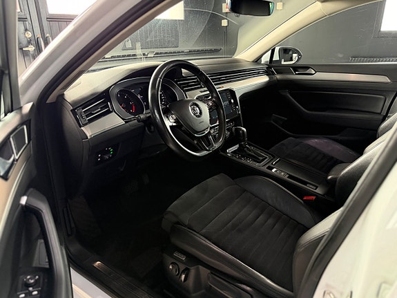 Volkswagen Passat 5 of 12