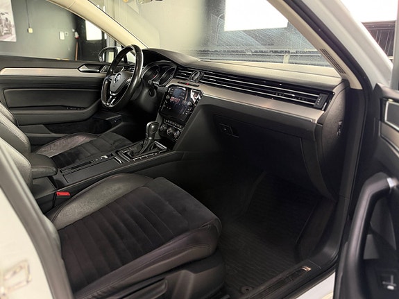 Volkswagen Passat 8 of 12
