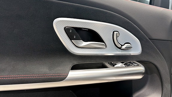 Mercedes-Benz GLB250+ 13 of 13