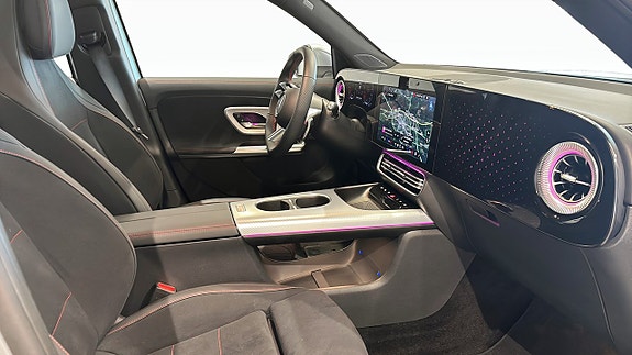 Mercedes-Benz GLB250+ 7 of 13